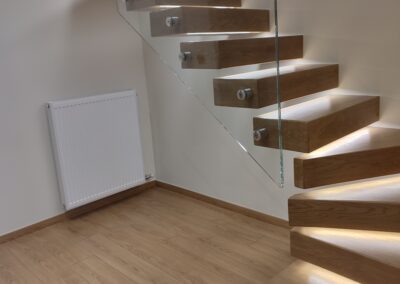 Νίκαια Σιδερένιος σκελετός, ξύλινο δρύινο κουτί τύπου box